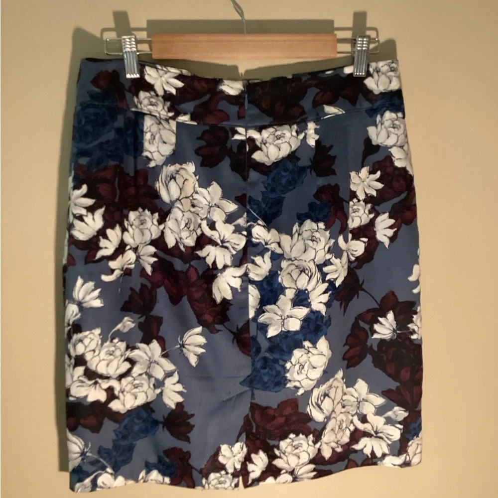 NEVER WORN LOFT 100% COTTON LINED PENCIL SKIRT BEAUTIFUL BLUE FLORAL 8